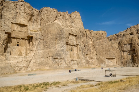 建筑学遗产结石著名地标NaqsheRustam或Rostam的景观阿契美尼德和萨珊时代的建筑展示了高切入伊朗法尔斯省山崖面的大型图片