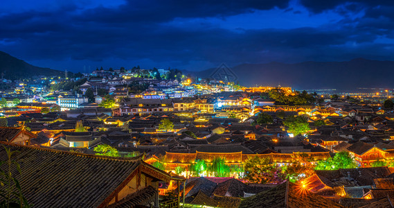 传统的中央古老李建江旧城景观全在黄昏时是云南里江市的历史中心这是教科文组织的世界化传统旅行和游概念世界文化旅行和游天线图片