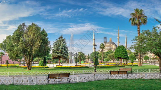 古老的文化土耳其伊斯坦布尔071329许多游客在土耳其伊斯坦布尔前希波德罗姆山地苏丹阿赫梅特公园附近行走在土耳其伊斯坦布尔Sul图片