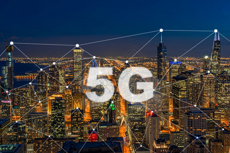 建造数据5G连接技术超越芝加哥城市景色无线技术和集中管理网络连接和具有智能城市概念的全球通信顶端视图大楼无线技术和中央管理网络连图片