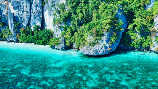 在泰国阳光明媚的一天菲济顿美丽的海岸悬崖目地绿松石图片