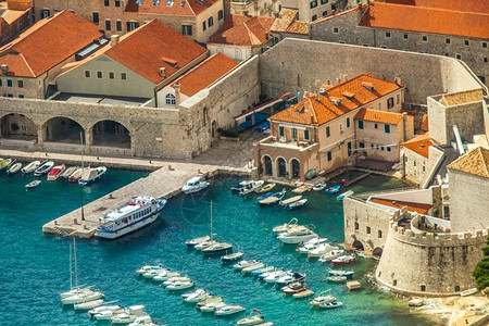 港口和古老城镇DubrovnikClorica海港和古老城镇Dubrovnik的景象博卡尔游客斯拉维恩图片