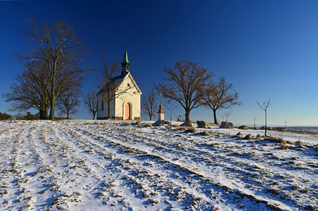 美丽冬季教堂风景图片