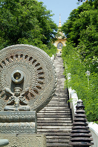 清迈寺庙山顶的佛教寺庙宗教棕榈蓝色佛教徒背景