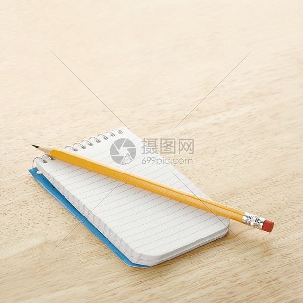 笔记本上的铅笔记事本办公室办公用品螺旋内衬用品正方形束缚备忘录空白图片