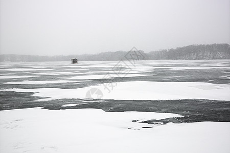 冰冻湖的景象图片