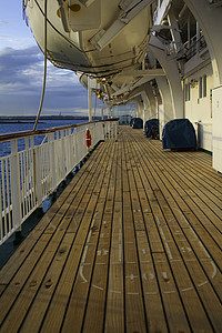 游游轮救生艇白色航程运输甲板浮宫旅行衬垫奢华灰狗图片