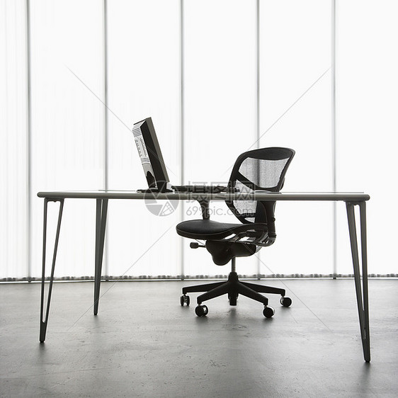 办公桌键盘办公椅静物家具正方形监视器办公室电脑桌子图片