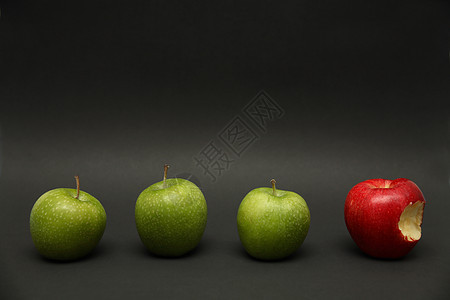 苹果例外个性命令人群绿色红色晚会奶奶黑色背景图片