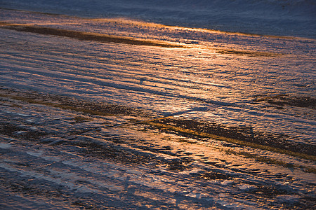 冰覆盖了道路旅行阳光反射假期旅游天气水平胎迹公路照片图片