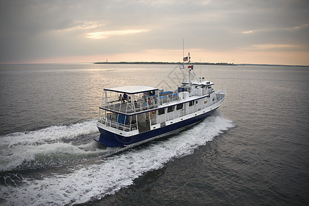 客轮渡船闲暇交通工具旅行巴士高角度享受海景海洋假期渡船图片