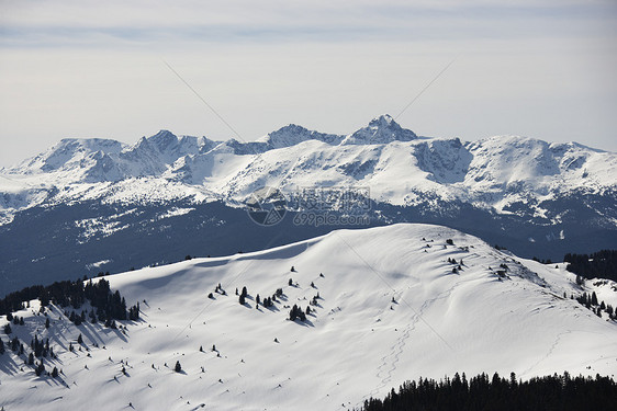 雪覆盖了山岳农村季节自然界山脉旅行降雪天气照片首脑崎岖图片