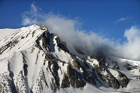 雪地的山峰图片