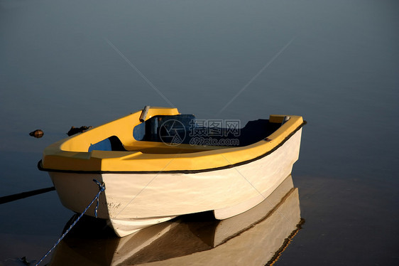 河上的小小船图片