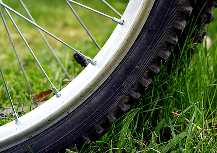 自行车轮胎黑色运输绿色合金圆形橡皮活力车轮运动金属图片