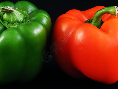 绿辣椒和红辣椒胡椒蔬菜饮食绿色红色辣椒食物图片