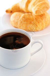 咖啡和羊角面包飞碟芳香餐厅饮料甜点糕点食物杯子咖啡店早餐图片