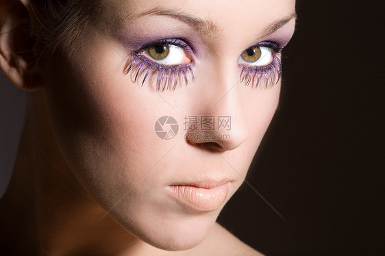 紫色眼睫毛图片
