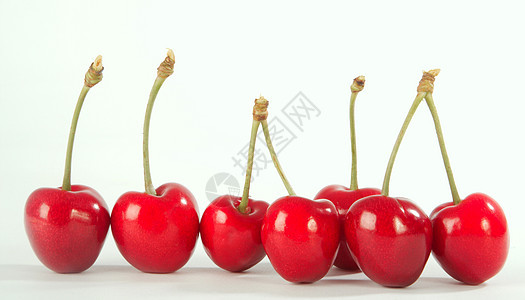 甜樱桃诱惑小吃白色甜点团体食物宏观养分浆果红色背景图片