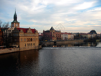 布拉格在圣查尔斯桥的景象图片