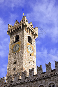 旧时钟塔据点建筑窗户防御历史锯齿状围城城堡钟楼气势背景图片