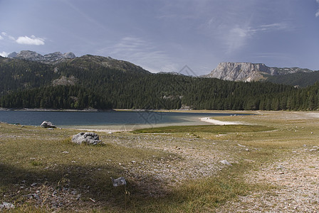 黑湖大自然山脉旅行背景图片