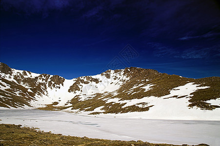 冬季科罗拉多湖峰图片
