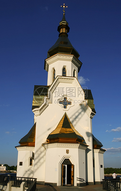 Dniepr河上的小型教堂历史蓝色纪念碑文化上帝宗教旅行建筑首都艺术图片