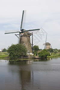 荷兰风车和运河旅行小孩农业旅游堤防背景图片