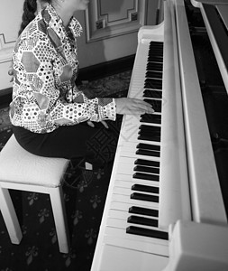 钢琴键盘艺术音乐会手指教育课堂音乐玩家戏剧青年图片