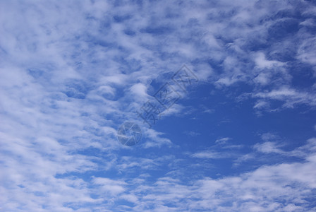 云彩在天上高层平流层蓝色白色环境阳光气象天气天堂臭氧图片