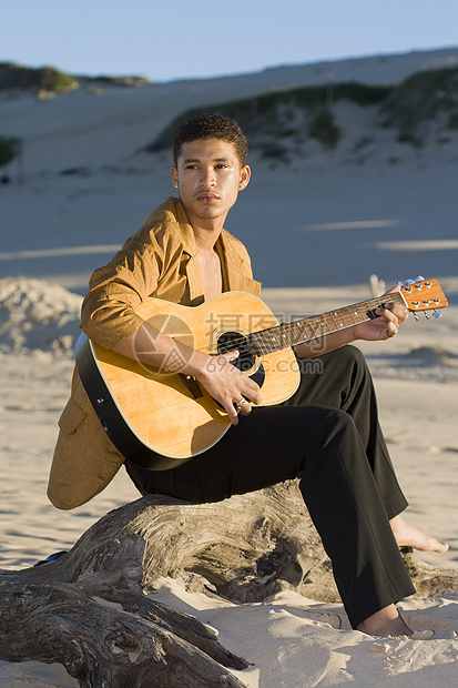 吉他员海滩声学木头六弦歌曲仪器休闲旋律乐器夹克图片