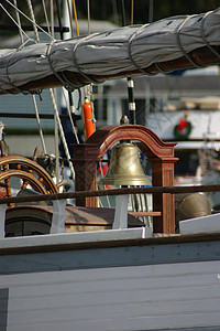 高架钟轮轮船图片