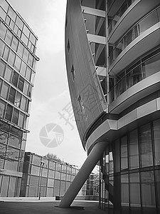 城市建筑的黑白商业场景办公室组织摩天大楼建筑学窗户玻璃背景图片