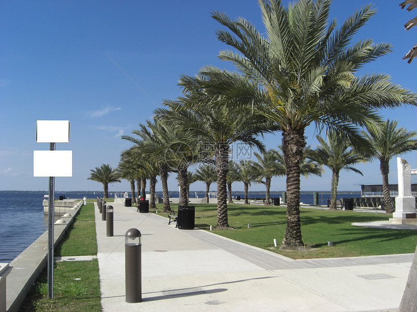海洋公园花园指示牌游乐场树木土地运河草地天空空地海洋图片
