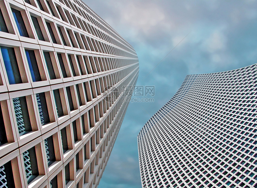 两塔窗户玻璃办公室天空建筑学高度街道工业市中心反射图片