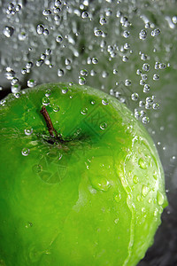 苹果喷出蓝色水果蔬菜气泡波纹悬浮饮食液体飞溅卫生图片