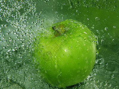 苹果喷出波纹飞溅液体卫生健康蓝色气泡水果饮食图片