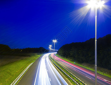 高速公路蓝色辉光照明驾驶速度运输黑暗运动旅行时间图片