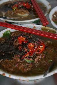 佩南拉克萨辣椒食物小吃叻沙红色背景图片