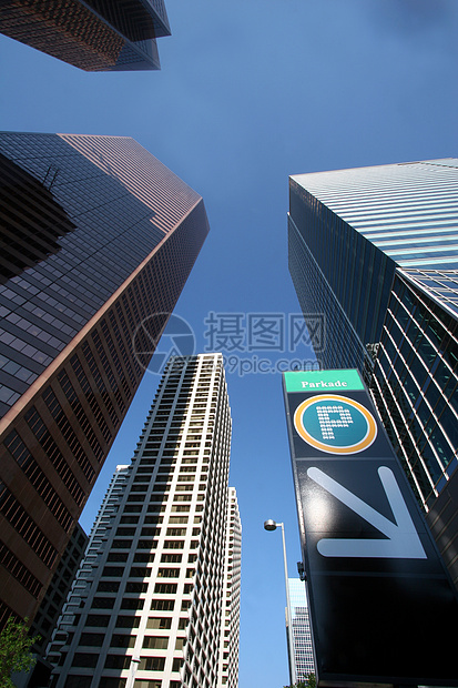 泊车停车高楼商业市中心建筑学技术生长蓝色地标玻璃财产图片