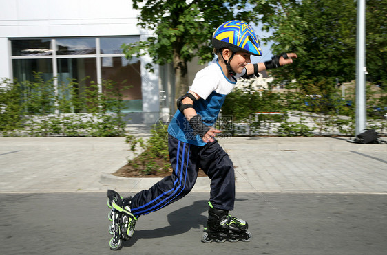 滚筒娱乐溜冰者竞赛男生运动滑冰闲暇裤子成功滚动图片