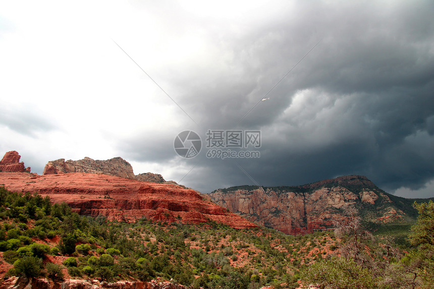 在暴风雨之前国家路线山脉纪念碑气候条纹岩石沙漠风暴农村图片