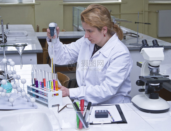 实验室工作老师职场学生化学品科学家化学剂量生物学学习实验图片