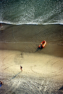 海滩冲浪波浪支撑旅行游客背景图片