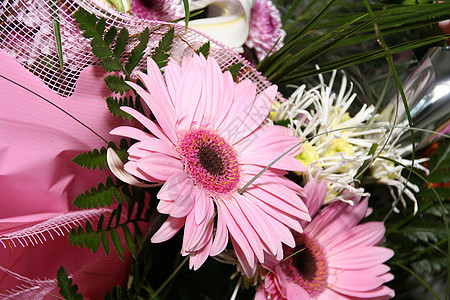 鲜花花束礼物白色玫瑰橙子红色黄色婚礼紫丁香庆典背景图片
