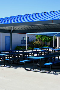 户外餐厅长凳校园路面午餐大学咖啡店座位学生食物学校图片