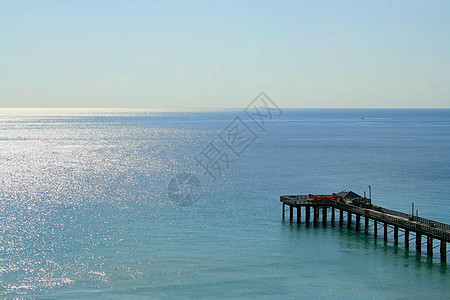 长码头游艇支撑冲浪地平线海岸线木头风景太阳晴天海洋图片