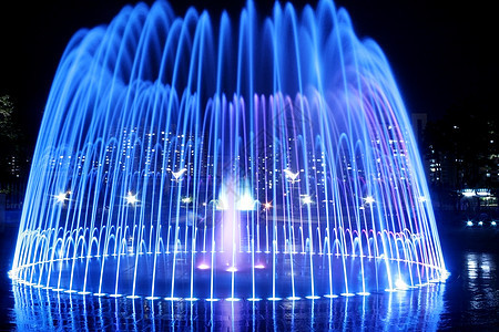 夜间喷泉民众液体花园水景公园正方形细流灯光彩灯展示背景图片