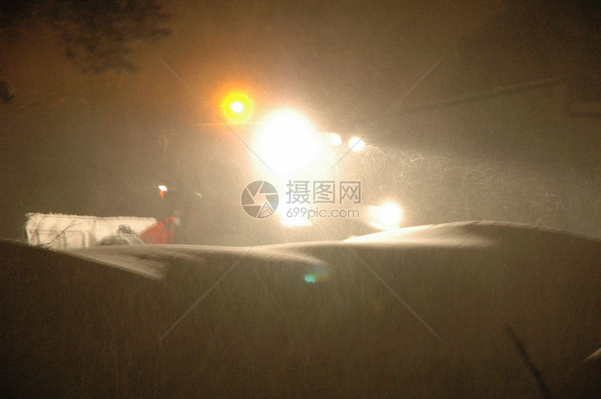 下雪夜间工作街道季节性夜班背心运动风暴车道季节工人天气图片